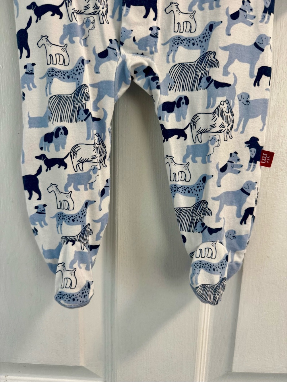 EUC Magnetic Me Footie, Blue and White dogs, 3-6 months - Picture 4 of 9